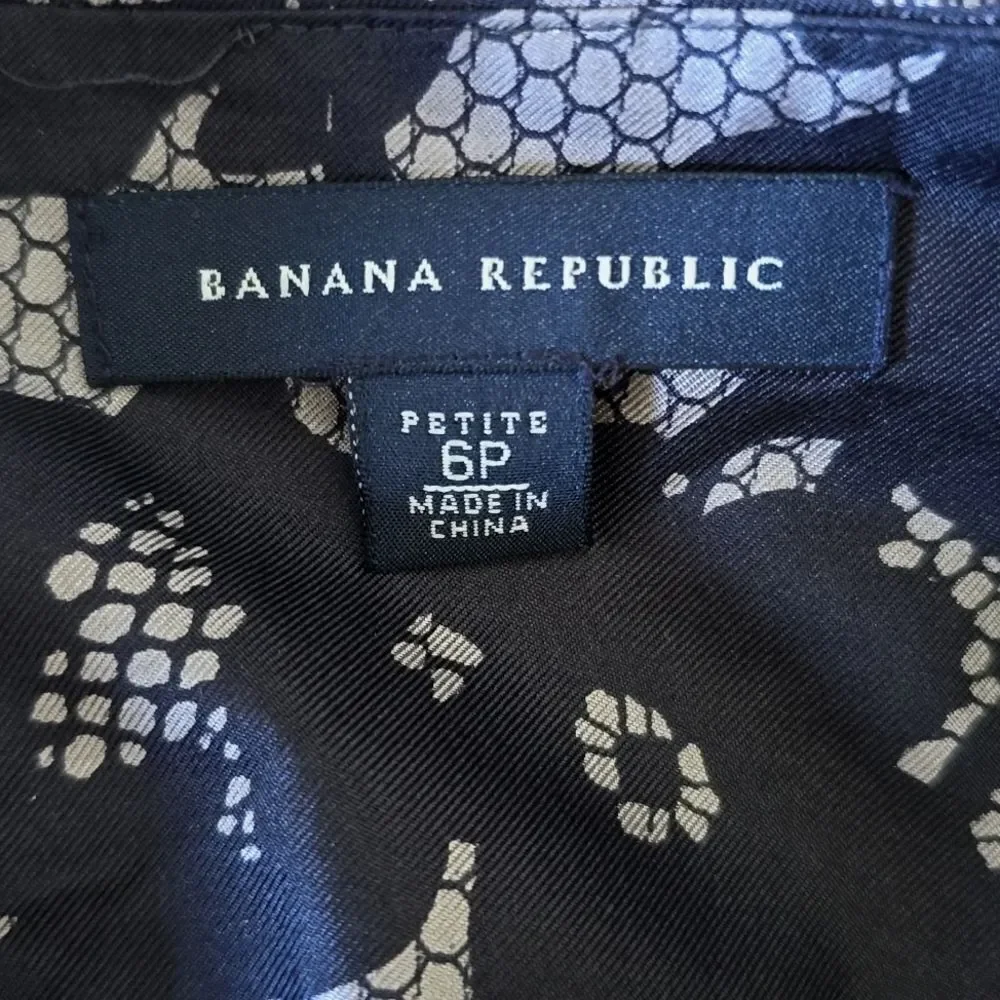 Banana Republic Black and Taupe Lace Print Silk Skirt - Size 6 Petite